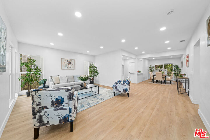 Property Photo:  2909 8th Ave  CA 90018 