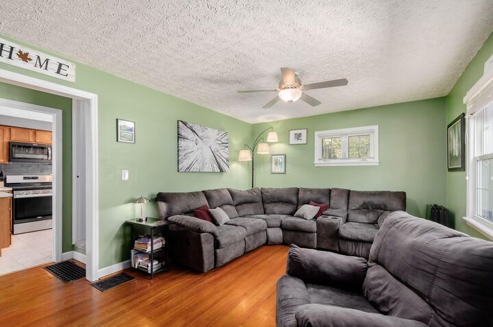 Property Photo:  989 Sells Avenue  OH 43212 