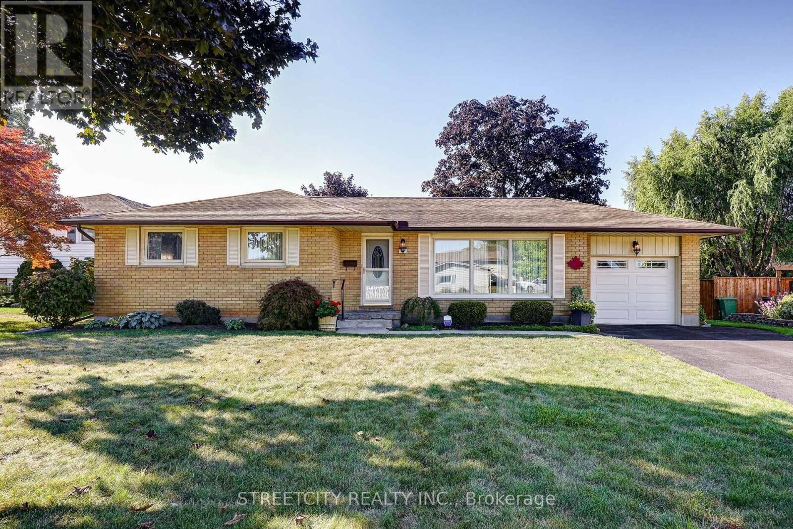 Property Photo: 15 Ryerson Place ON N5R 4R9