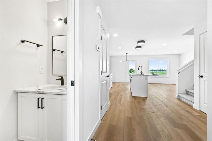 Property Photo:  64 Kootenay Way  MB R5G 2Y1 