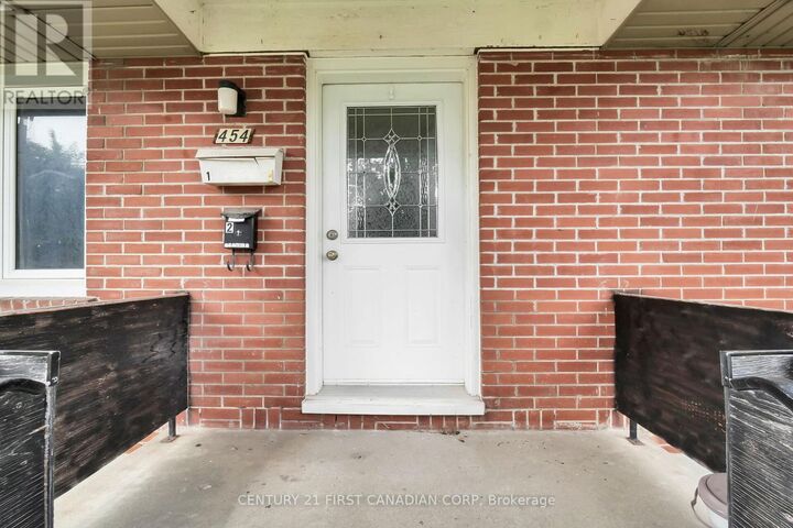 Property Photo: 454 Salisbury Street ON N5Y 3B2