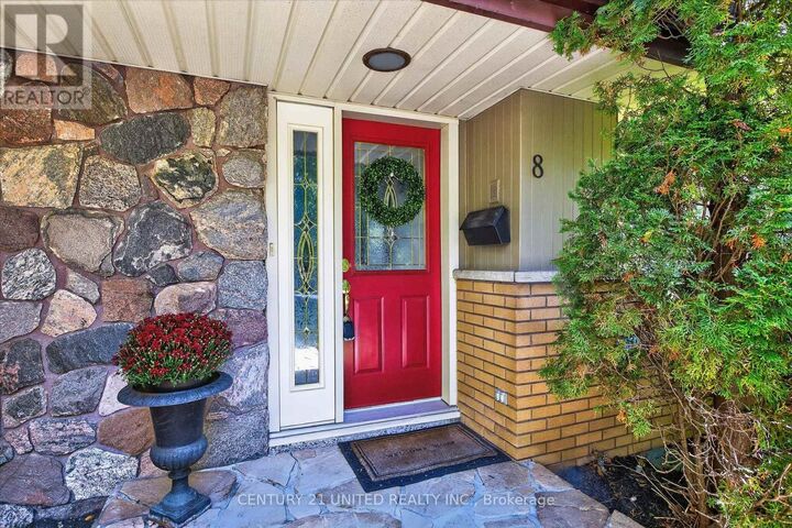 Photo de la propriété:  8 Oakwood Crescent  ON K9J 1N3 