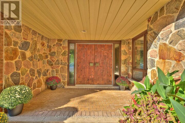 Property Photo: 38 Melrose Drive ON L0S 1J0