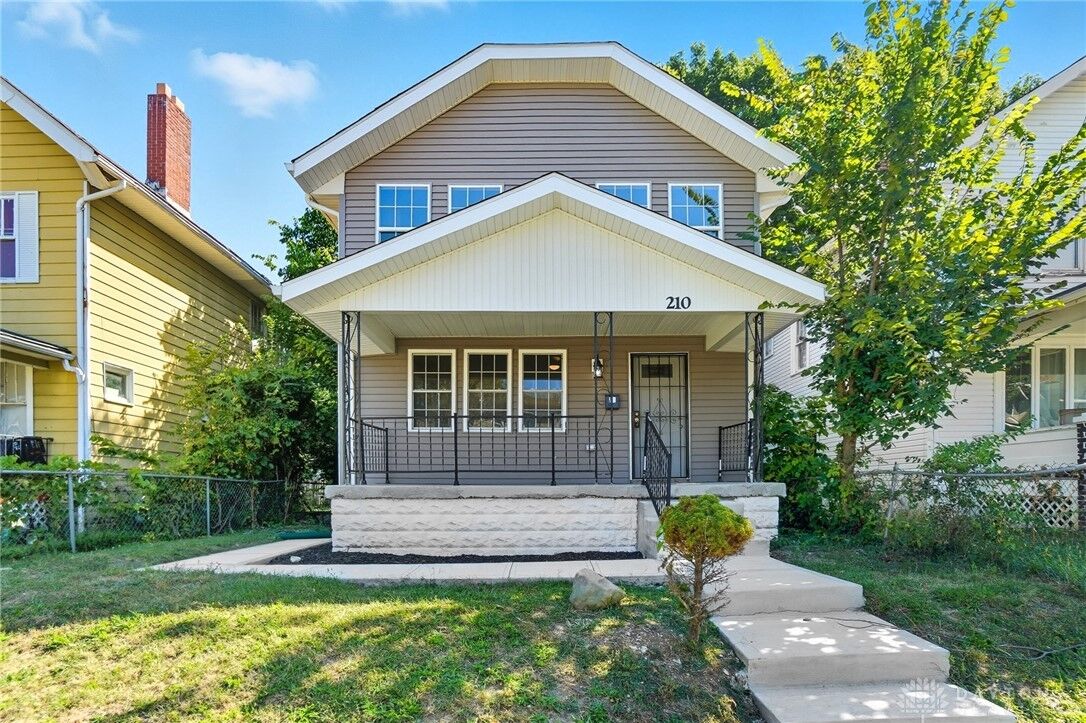 Property Photo: 210 N Oakley Avenue OH 43204