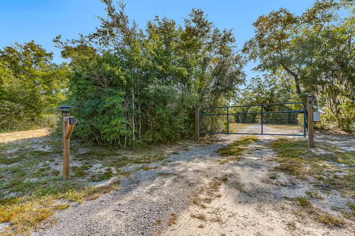 Property Photo:  5719 Jv Woolley Drive  FL 32539 