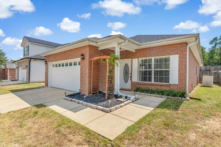 Property Photo: 2490 S Lakeview Drive FL 32536