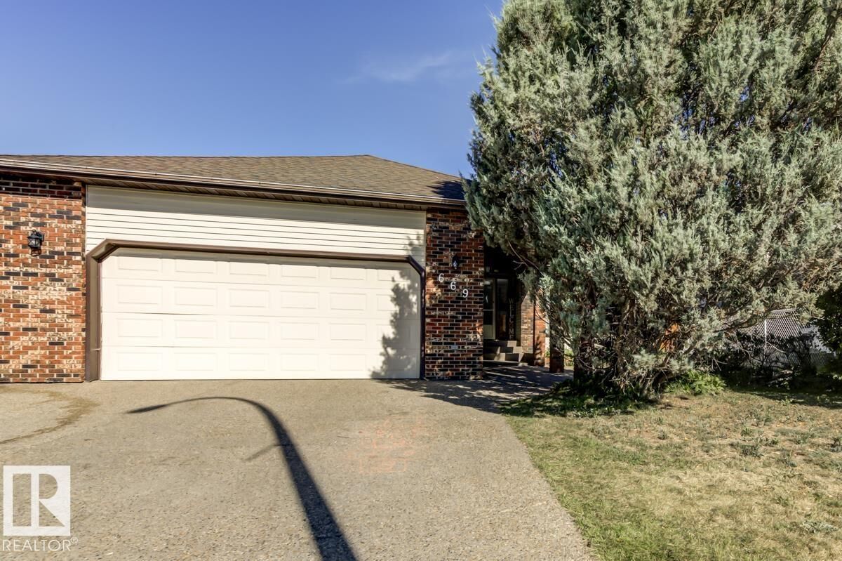 Property Photo:  669 Village Drive  AB T8A 4N2 