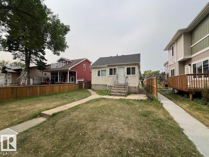 11942 86 Street NW  Edmonton AB T5B 3K2 photo