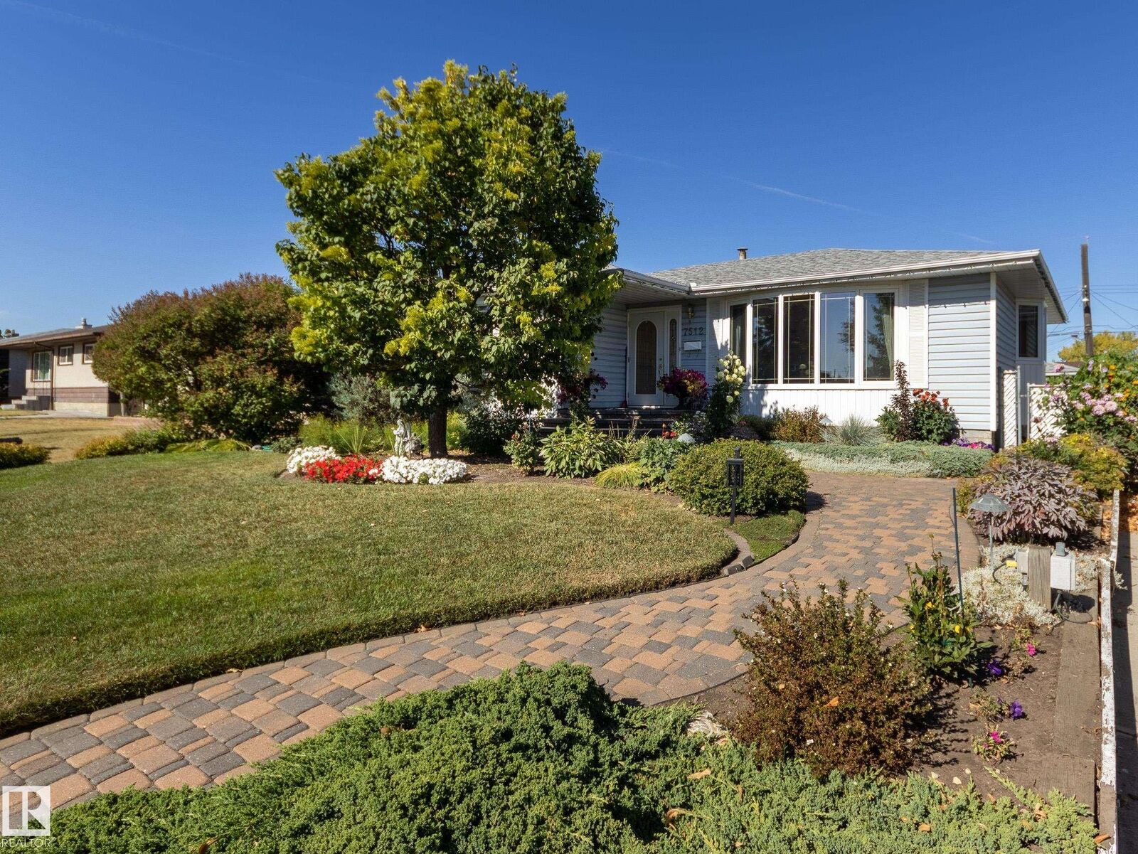 Photo de la propriété:  7512 129A Avenue NW  AB T5C 1W9 
