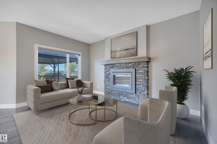 Photo de la propriété:  16742 122A Street NW  AB T5X 0G3 