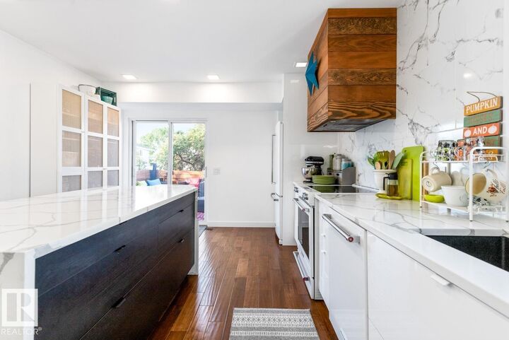 Property Photo:  11 Daniels Way  AB T8H 1W9 
