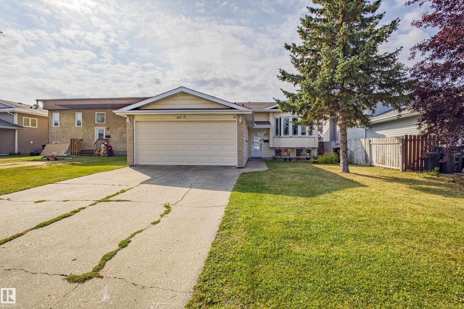 Photo de la propriété:  4533 29 Avenue NW  AB T6L 4W6 