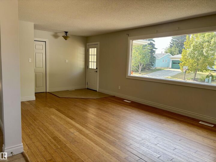 Property Photo:  58 Menlo Crescent  AB T8A 0R9 