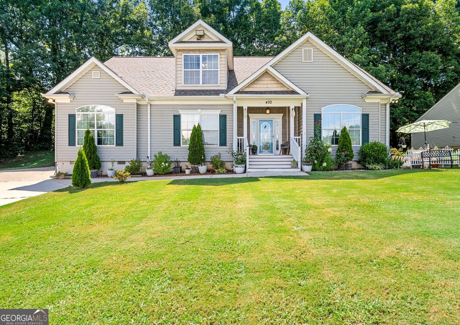 Property Photo:  400 Sapling Court  GA 30179 