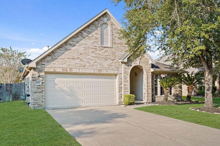 Property Photo: 1627 Pebble Brook TX 77459