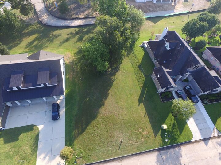 Property Photo:  26 Hillsborough Drive E  TX 77356 