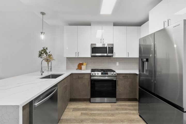 Property Photo:  412 Whiton St 404  NJ 07304 