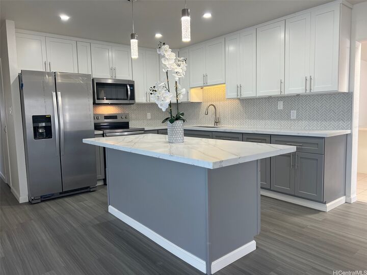 Property Photo:  94-892 Kumuao Street  HI 96797 