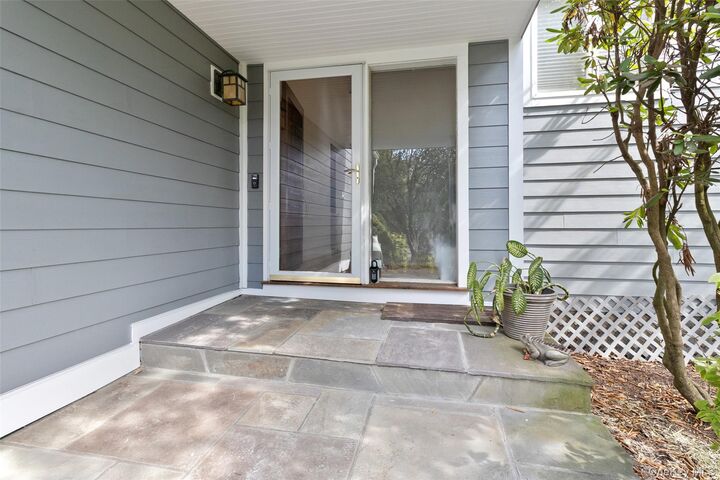 Property Photo:  6 Greenwood Court  NY 10510 