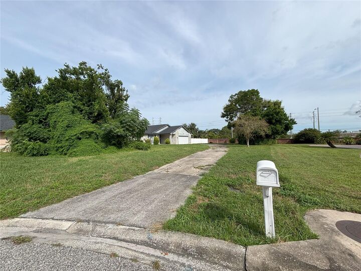 Property Photo:  4904 Caspian Court  FL 32819 