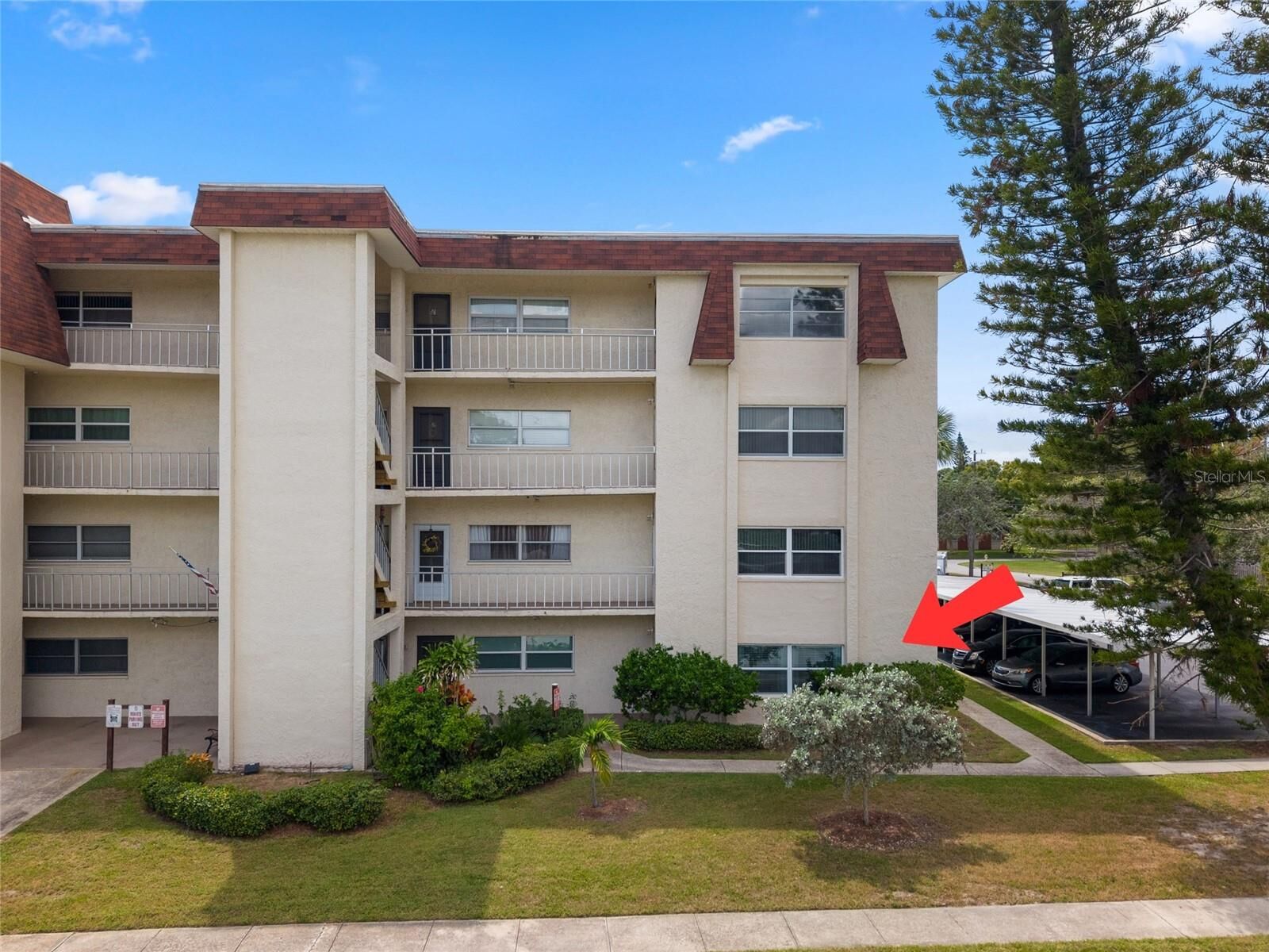 Property Photo:  209 NE Lincoln Circle N 109  FL 33702 