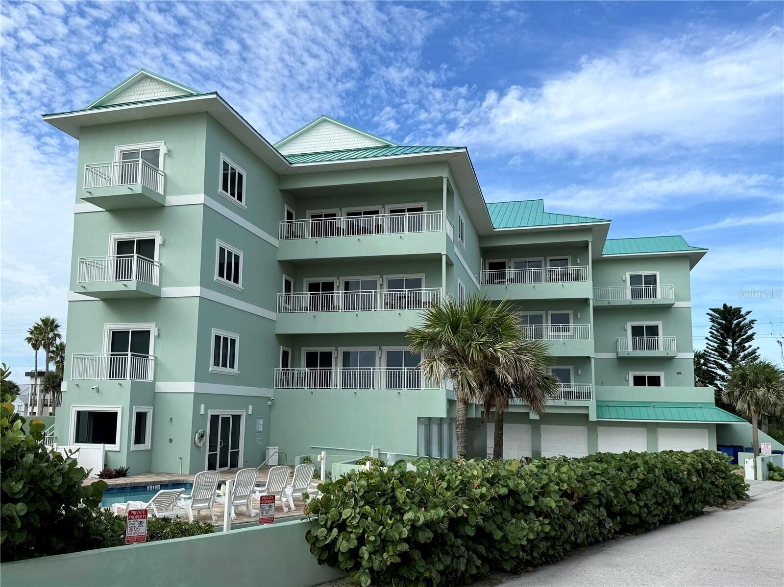 Property Photo: 423 S Atlantic Avenue 102 FL 32169