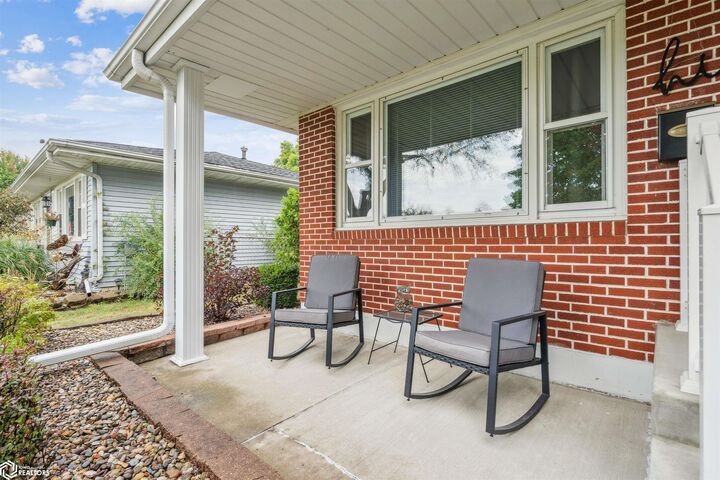 Property Photo:  318 Ruthella Drive  IA 52655