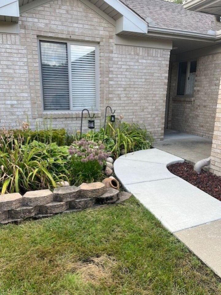 Property Photo:  35260 Silver Maple Drive  MI 48035 