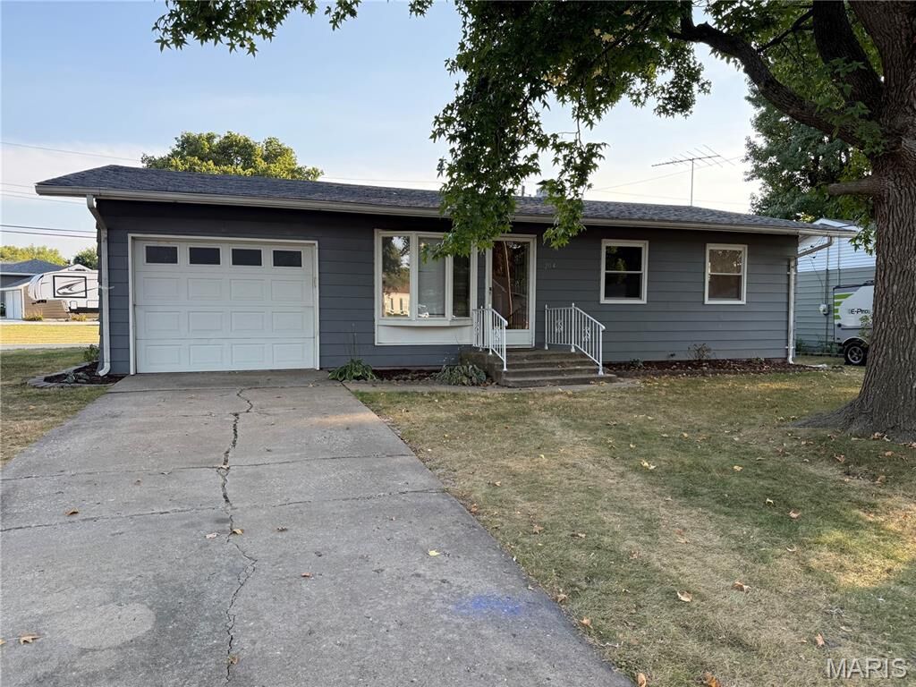 Property Photo: 204 Northmoor Drive IL 62052
