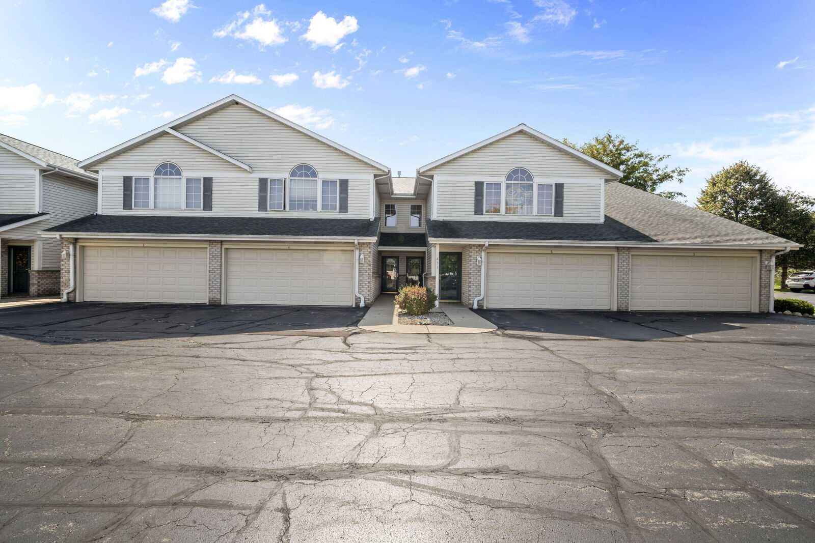 Property Photo:  602 Shepherds Dr 5  WI 53090 