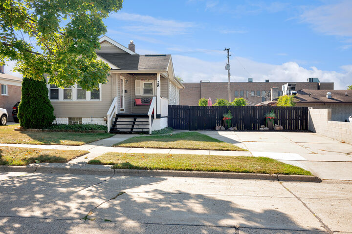 Property Photo:  28 Nahma Avenue  MI 48017 