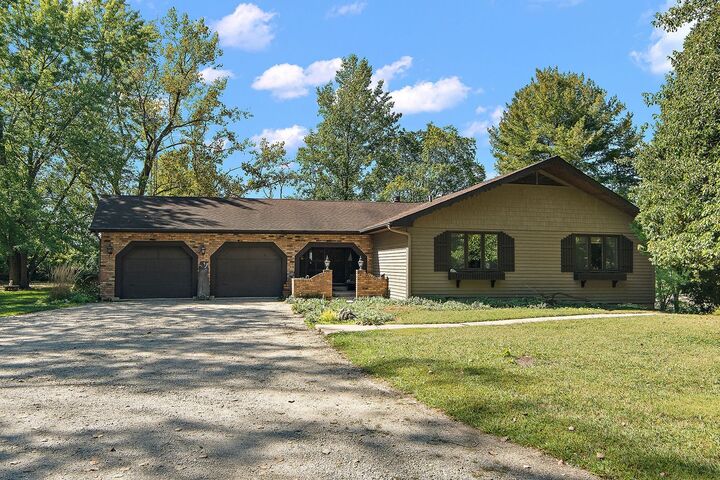 Property Photo: 2085 Island Drive IL 60450