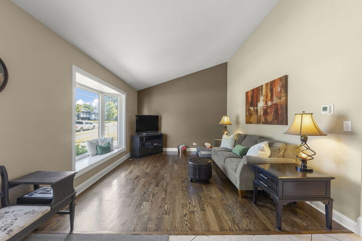 Property Photo:  1425 Colwyn Drive  IL 60194 