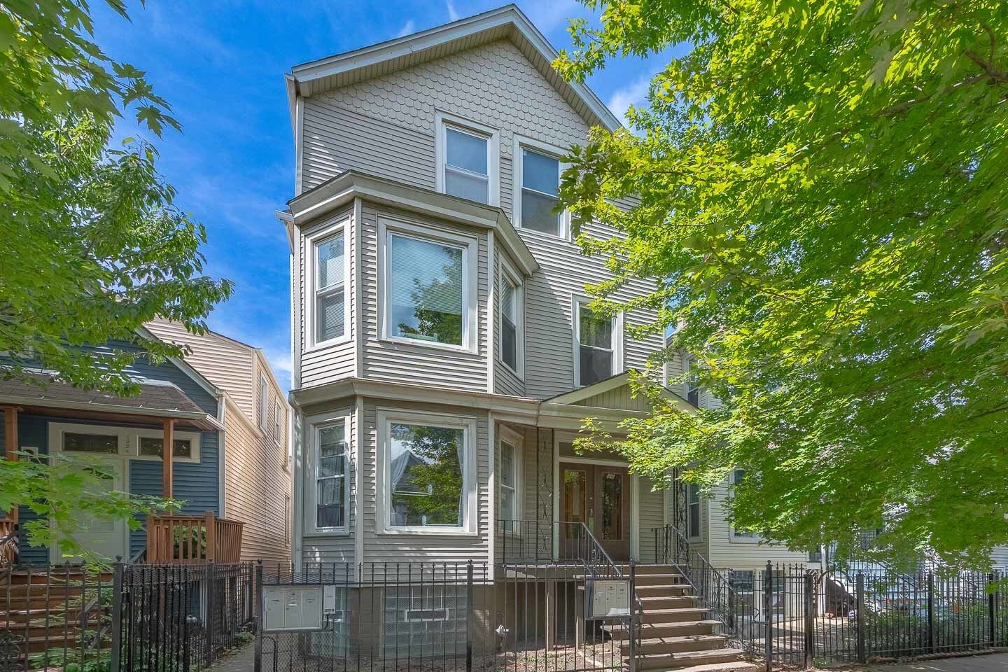 Property Photo: 1926 N Sawyer Avenue IL 60647