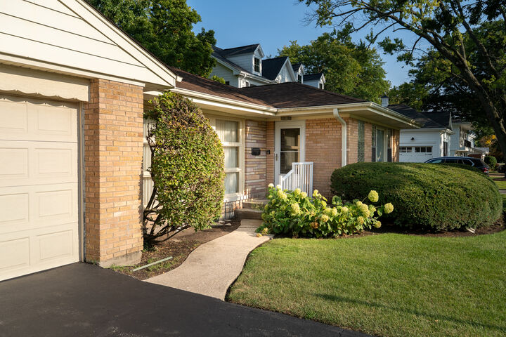 Property Photo:  1263 Carlisle Place  IL 60015 