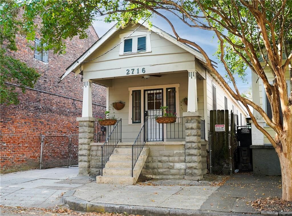 Property Photo:  2716 Chartres Street  LA 70117 
