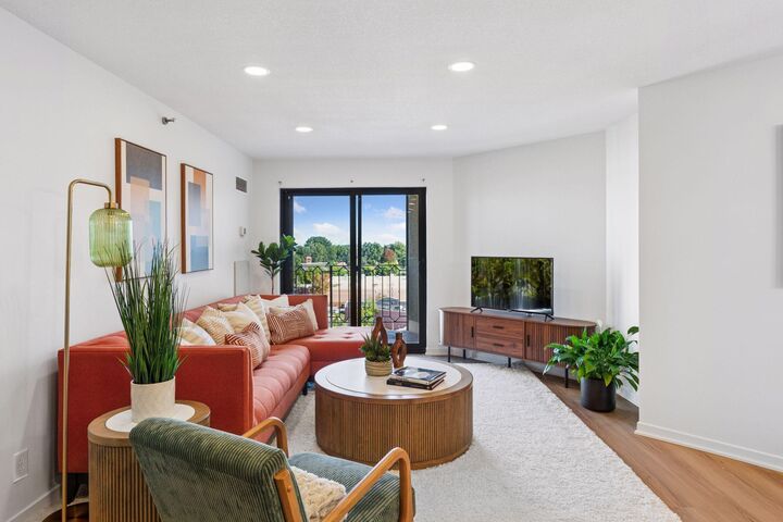 Property Photo:  3131 Excelsior Boulevard 810  MN 55416 