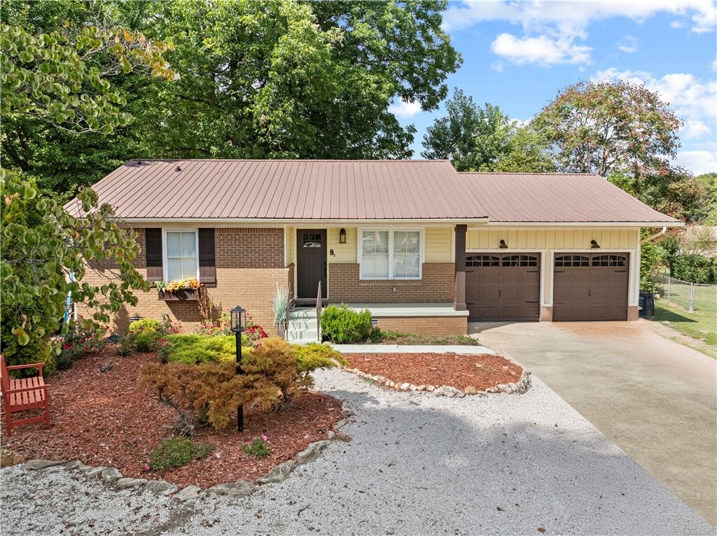 Property Photo: 8 Melshire Cove AR 72601