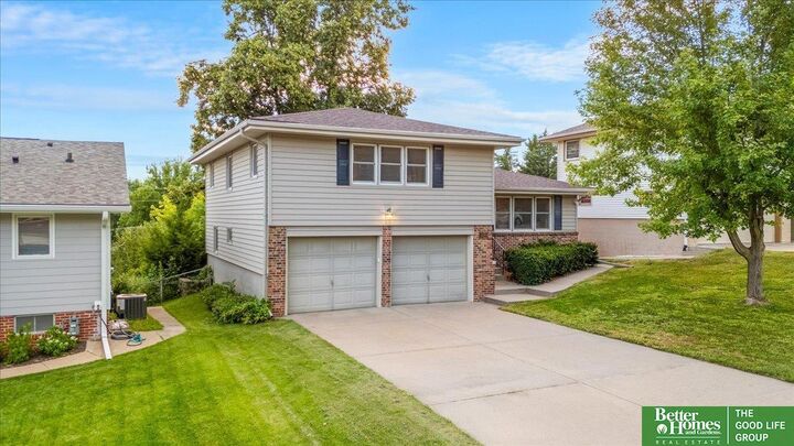 Property Photo: 3022 S 49 Avenue NE 68106