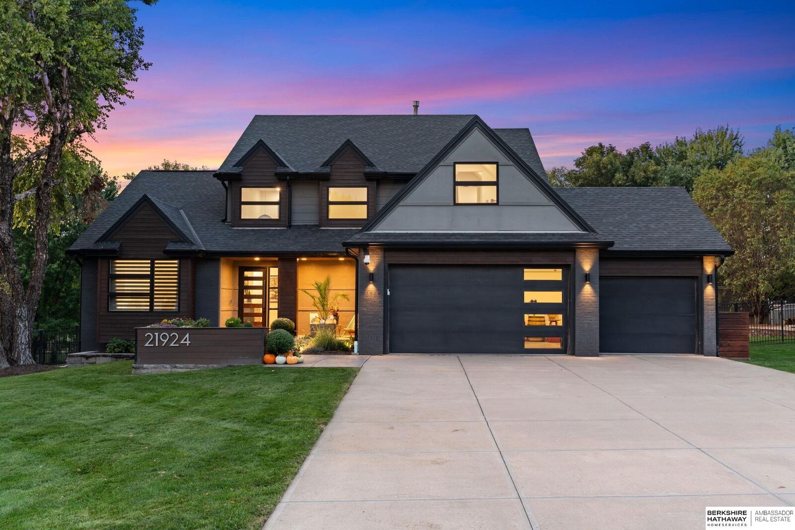 Property Photo:  21924 Trailridge Boulevard  NE 68022 