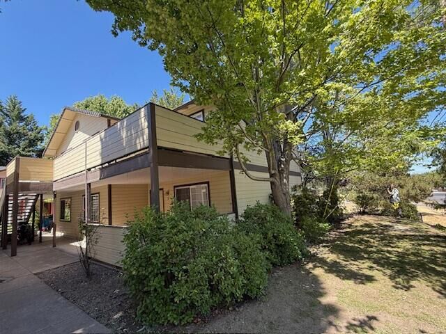 Property Photo:  889 Valley View Drive  OR 97504 