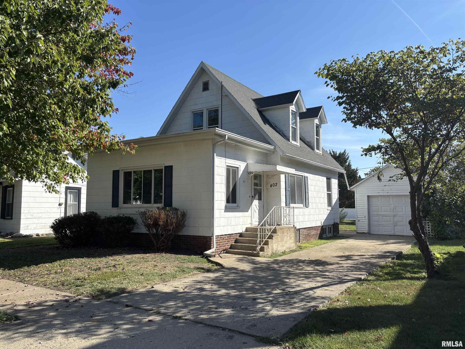 Property Photo:  402 Olive Street  IL 61375 