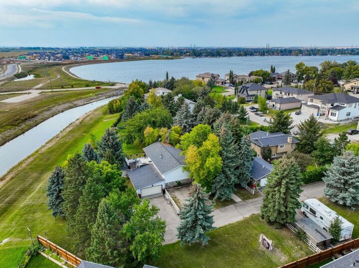Property Photo: 1153 East Lakeview Road AB T1X 1B1