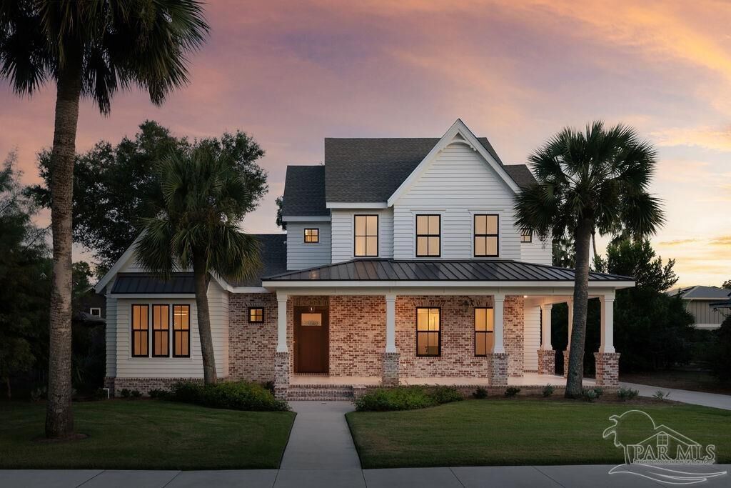 Property Photo:  1611 E Gadsden St  FL 32501 