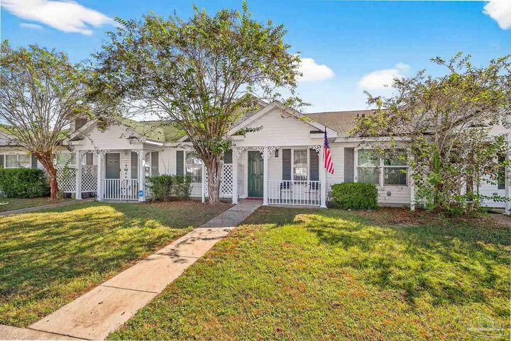 Property Photo: 321 Loveland Cir FL 32526