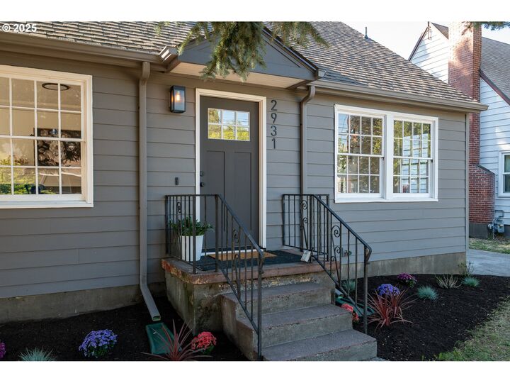 Property Photo:  2931 SE 67th Ave  OR 97206 
