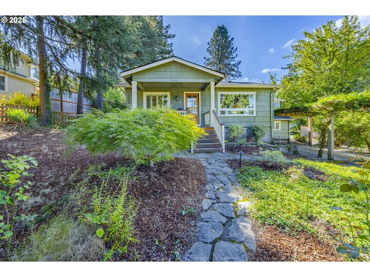 Property Photo:  4250 SW Hume St  OR 97219 