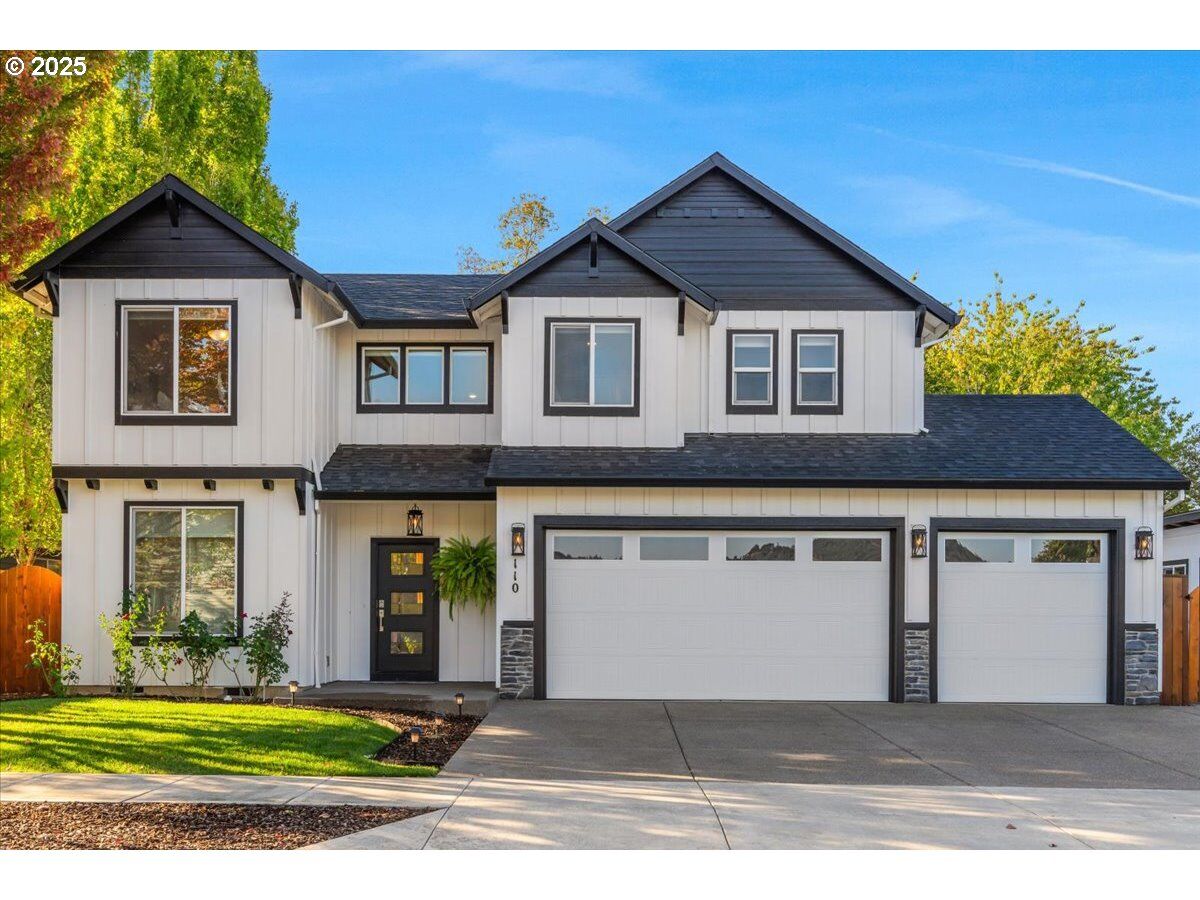 Property Photo:  110 W Oxford St  OR 97132 
