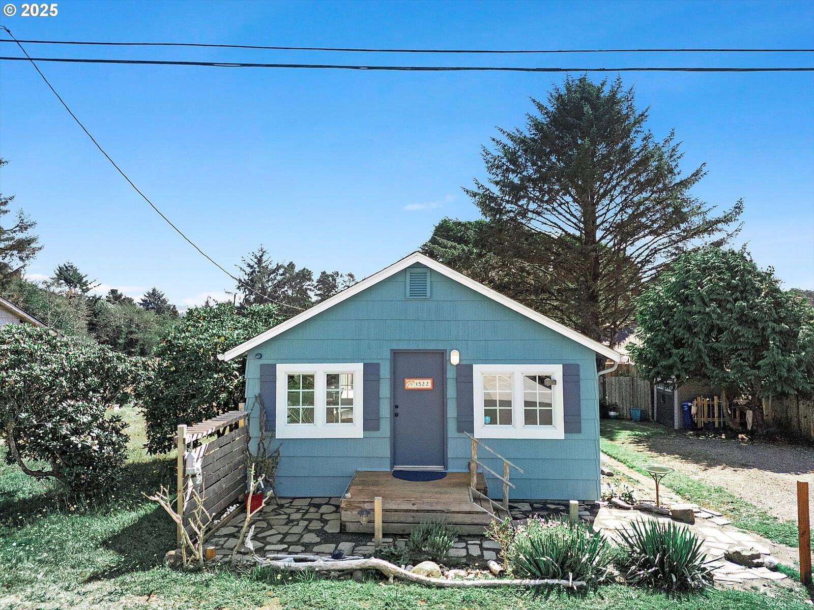 Property Photo:  1522 NE 11th St  OR 97367 