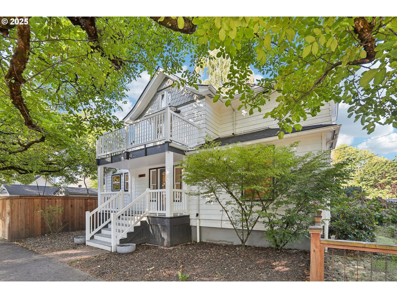 Property Photo:  1309 SE 40th Ave  OR 97214 